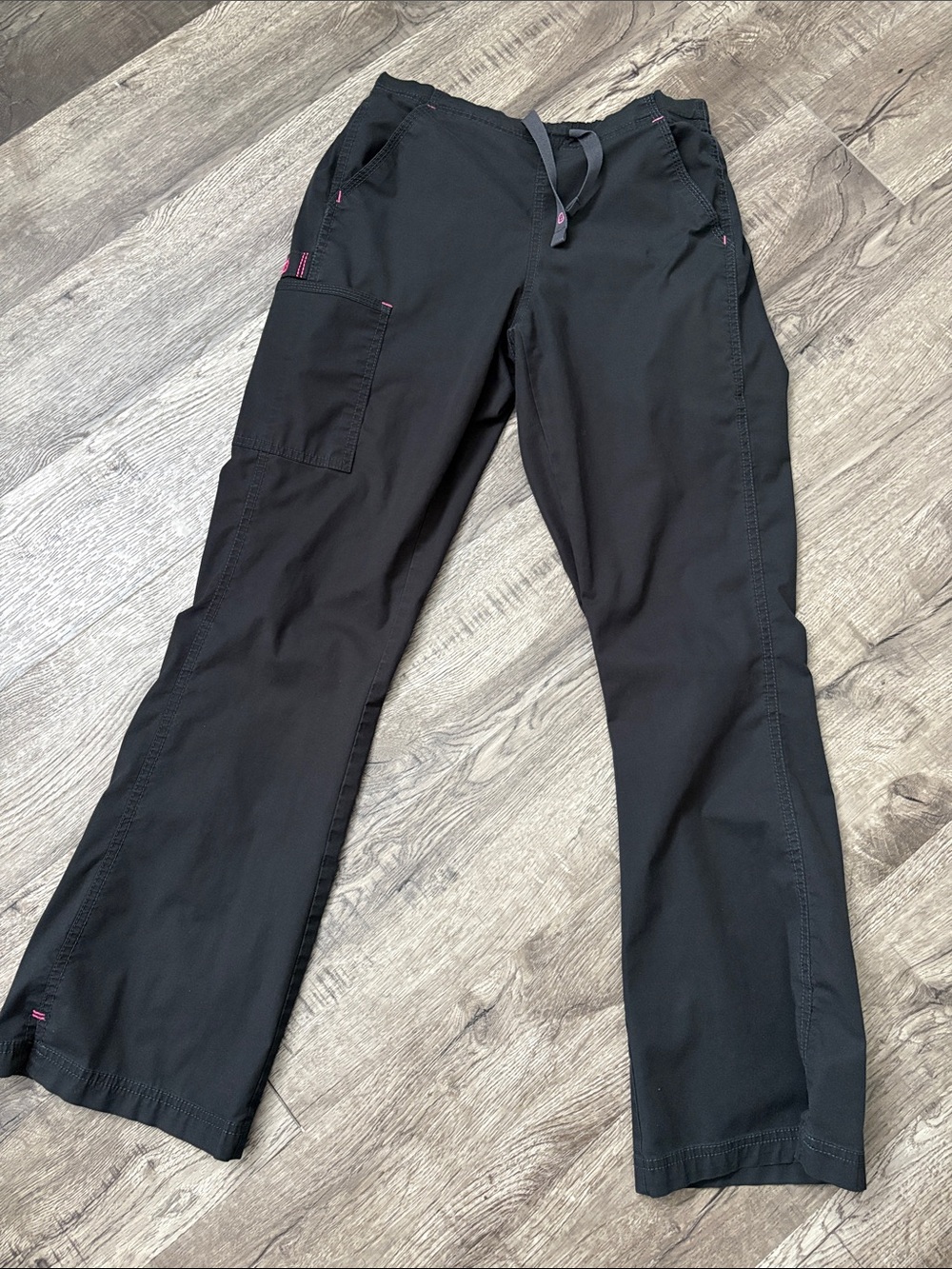 Women’s cargo scrub pants